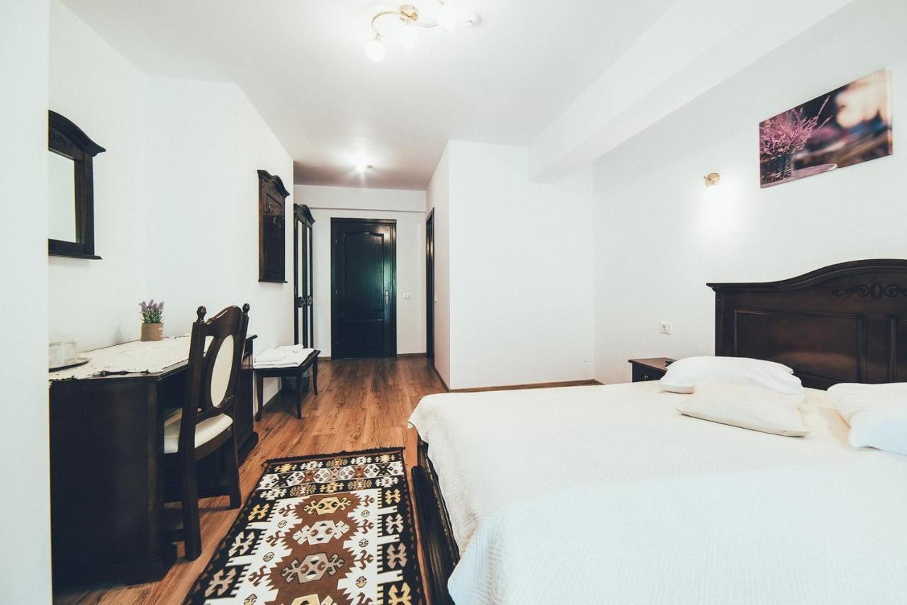 Conacul Domnitei Voronet Exterior photo